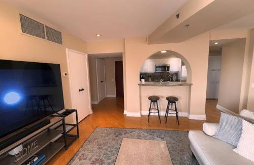 Luxurious and Spacious 2-Bedroom Condo Unit Downtown San Diego in the Heart of the Gaslamp Quarter - 30-Day Min recommended - 14-Day Min acceptable - Foto 7