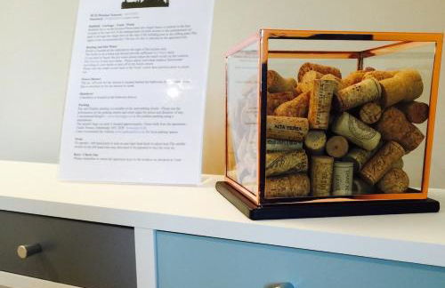 Bright & Stylish West End Apartment - Photo 9