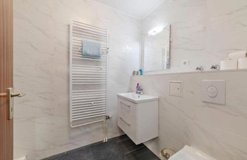 Schöne, möblierte Wohnung mit Balkon und Tiefgarage - Foto 6