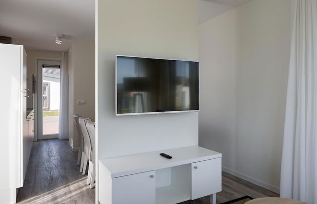 Bungalow at Nieuwvliet Bad Beach Resort - Photo 7