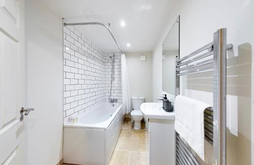 Redhill town centre apartment by Livingo - Foto 11