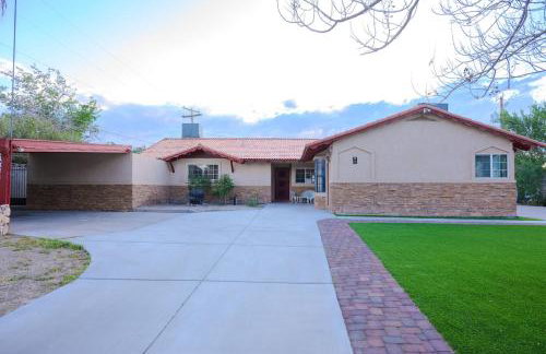 Trendy lux house near strip* Pool *hottub-Kirkland - Foto 2