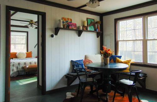 Cozy & Curated w Fire Pit Fireplace & Fast WiFi - Foto 3