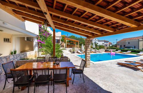 Merita Apartments with Pool - Photo 54