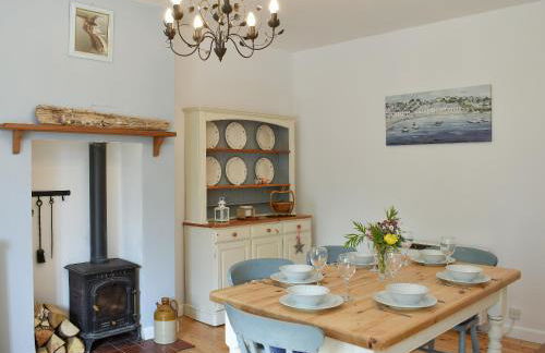 Elm Cottage - Photo 2
