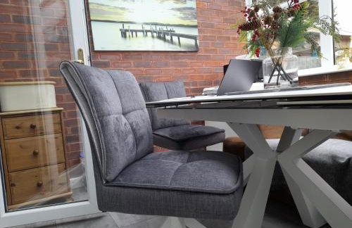 Cosy and Private with 55"TV and Dedicated Toilet Shower Space - Foto 32