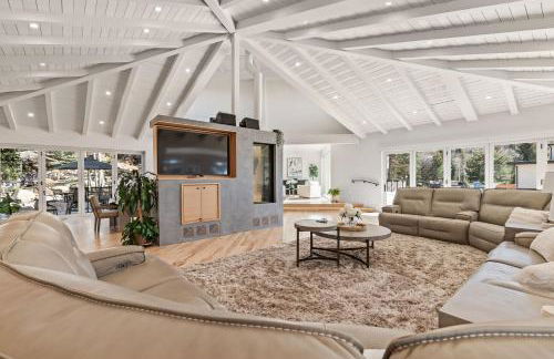 Exclusive Resort Escape - Heated Pool, Spa & Pickleball - Foto 11