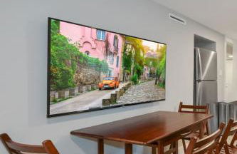 Massive Mid-Century Marvel 5 Bedrooms and Parking - Foto 24