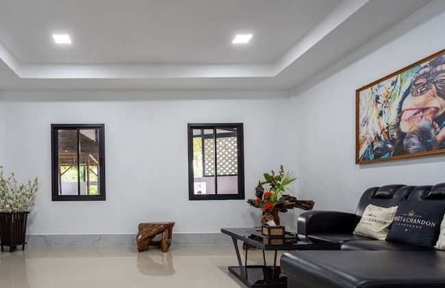 Villa - Sleeps 8 - Terrace - Beach Close - Photo 2