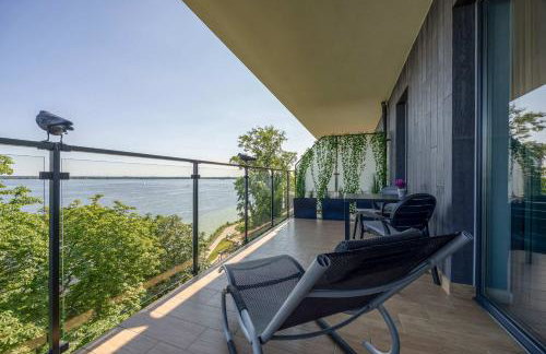 Modern Apartment by the Lake with Parking & Sauna in Zegrze by Noclegi Renters - Foto 2