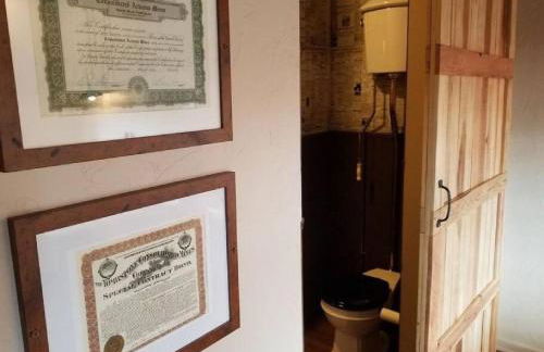 Miners Cabin #4 - King Bed - Private Balcony with Views - Foto 7