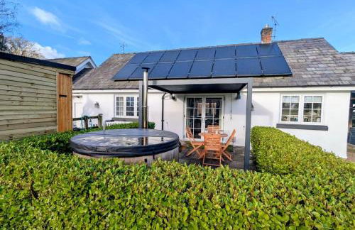 Luxury 2 Bed Cottage with Log Fire Hot Tub & Sauna - Foto 8