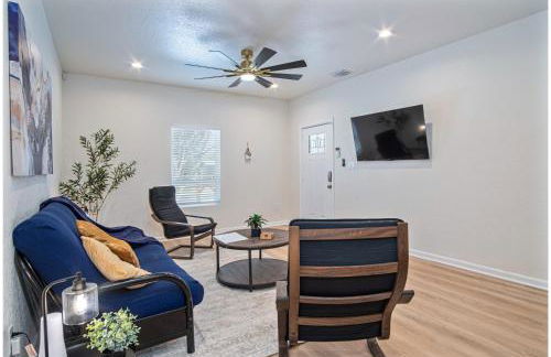 Unwind in Style 4BR2BA Quick Access to Downtown - Foto 6