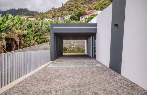 Vila Aguarelas with pool by Stay Madeira Island - Foto 45