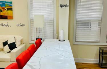 OoohLaLa! 2 Beds and 2 Full Baths w/Free Parking - Foto 3