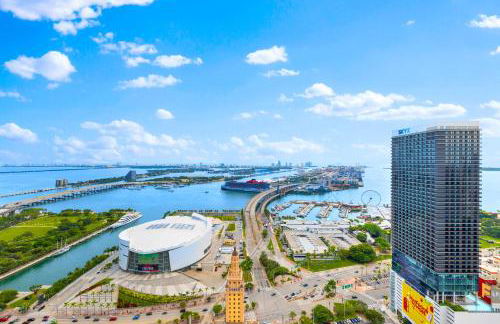 From 43th Floor a Luxury Condo Awaits For You! - Foto 2