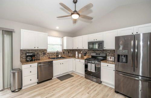 Poolside Paradise Near the Ark - Foto 40