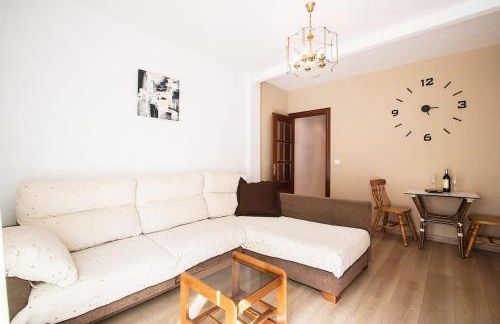 COSY 3 BED APT 200m FROM BEACH WiFi - Photo 1