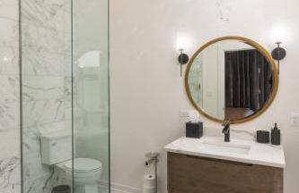 Luxury Gold Coast Penthouse with Deck & Views - Photo 44