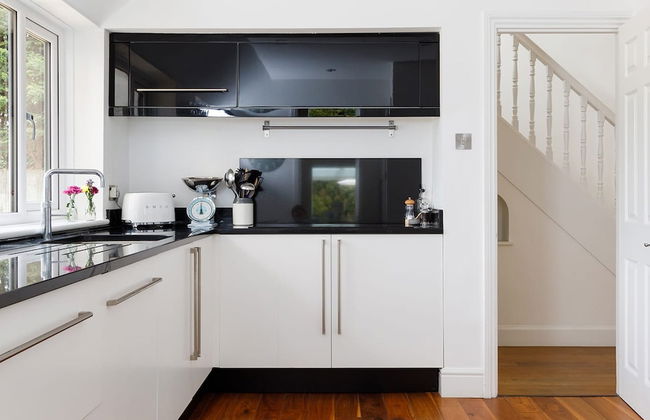 Stunning 5BR Home With Pool - 5 min to Beach - Foto 10