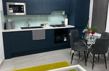 Stunning 2 bed apartment located on high street, 5 minutes from New Cross station, free parking, 1 minute from famous 5 star Lit shisha bar and restaurant - Foto 9