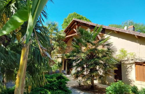 Spacious Farmhouse With Private Heated Pool in a Rustic Garden - Foto 12