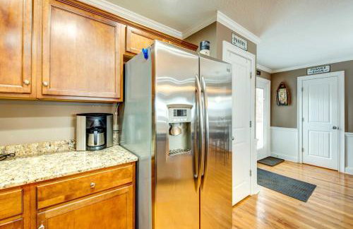 Lakefront Sparta Retreat with Dock and Game Room - Foto 11