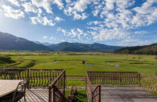 Charming Vacation Rental for Large Groups near Yellowstone National Park, Wyoming - Foto 5