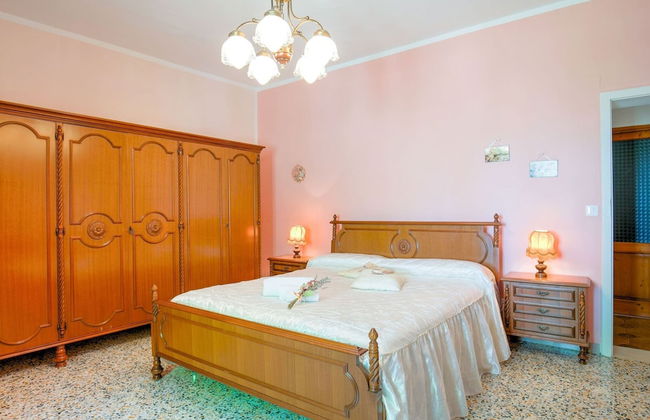 Tuscany Family Country Home - Photo 6