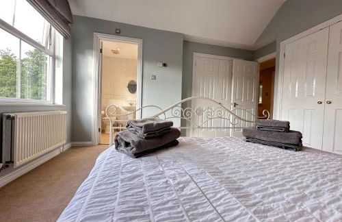 Spacious 4 Bed Home near Elizabeth Line, perfect for Contractors, Families & Groups - Foto 13