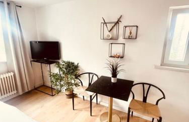 Ferienwohnung an der Uniklinik mit eigener Küche und renoviertem Badezimmer - Photo 16