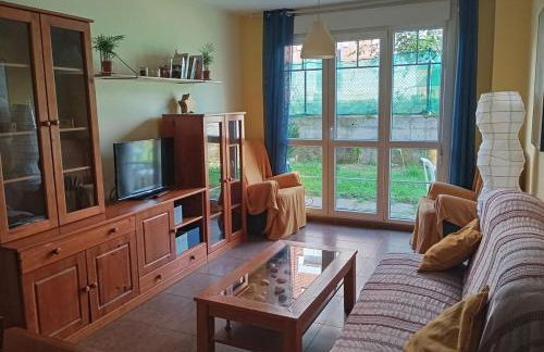 Familiar bajo con jardín en Gibaja - Foto 2