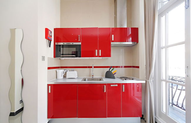 Baker Street Suites - Photo 36