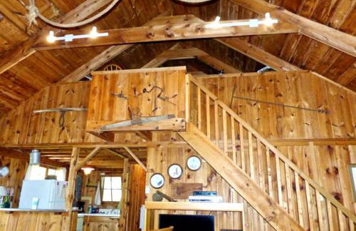 Rustic Cabin Rental on a Wildlife Sanctuary in Manistee, Michigan - Foto 14