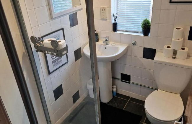 High Street Apartment Getaway in Inverurie - Foto 8