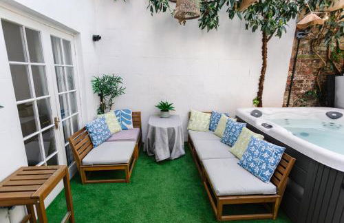 Town Centre Oasis with Two Hot Tubs - Photo 20