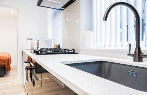 The Rye Retreat - 1BR Modern Design with Smart TV & Secure Underground Parking in Central High Wycombe HP13, Sleeps 3 - Foto 8