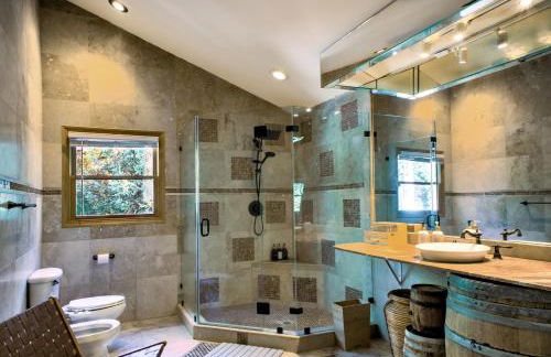 Stunning Mountain Cabin with Views and Hot Tub - Foto 35