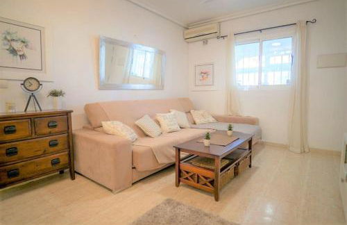 Spacious ground floor apartment overlooking the beautiful communal pool - Foto 26