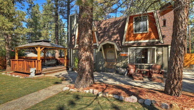 88 Acres Cottage in Big Bear w HotTub & Fireplace - Foto 2, Imagen principal