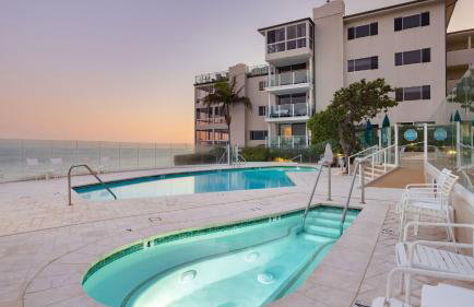 Oceanfront Gem w Balcony Pool Hot Tub Carbon Beach Access Bluewater Haven by AvantStay - Photo 3