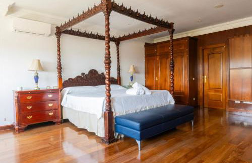 Mansión con Jacuzzi a 40 grados, gran piscina y Pádel - Photo 34