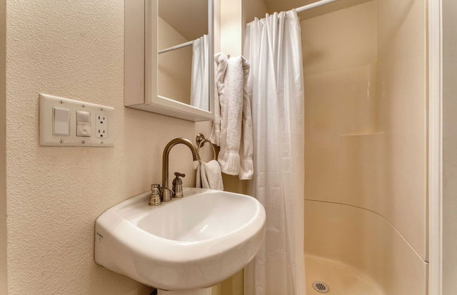 Golden Summit by Avantstay Stunning Secluded Cabin w/ Access to Tahoe Donner - Foto 18