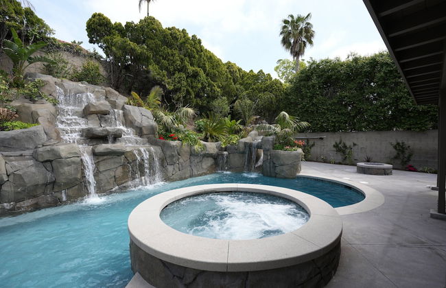 Coming Mid-April 2023! Beautifully upgraded two-story home with backyard oasis - Foto 48