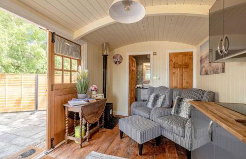 Relaxing Retreat - The Shepherds Hut - Hot Tub - By Tempstay - Foto 38