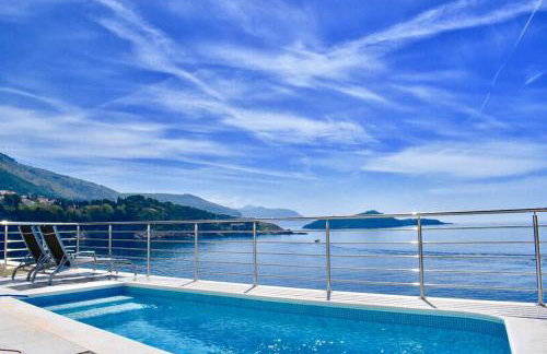 Blue Views Villa with Heated Pool and Jacuzzi - Photo 51