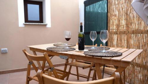 GuestHost - Comfy Two-Levels Apartment with Terrace! - Foto 1