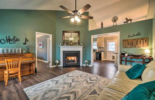 Suburban Getaway with Game Room, 19 Mi to Nashville! - Foto 1