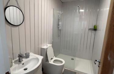 Vibrant Bungalow 2 Bedroom Flat with secure private parking - Foto 10