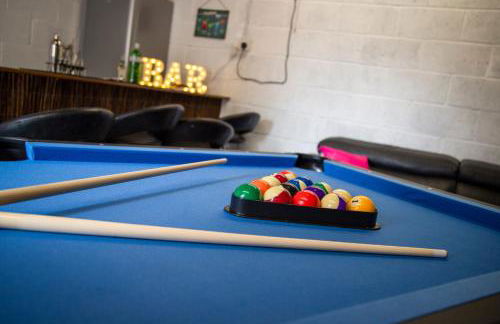 Oak House - sleeps 10 with Bar & Games room - Foto 48